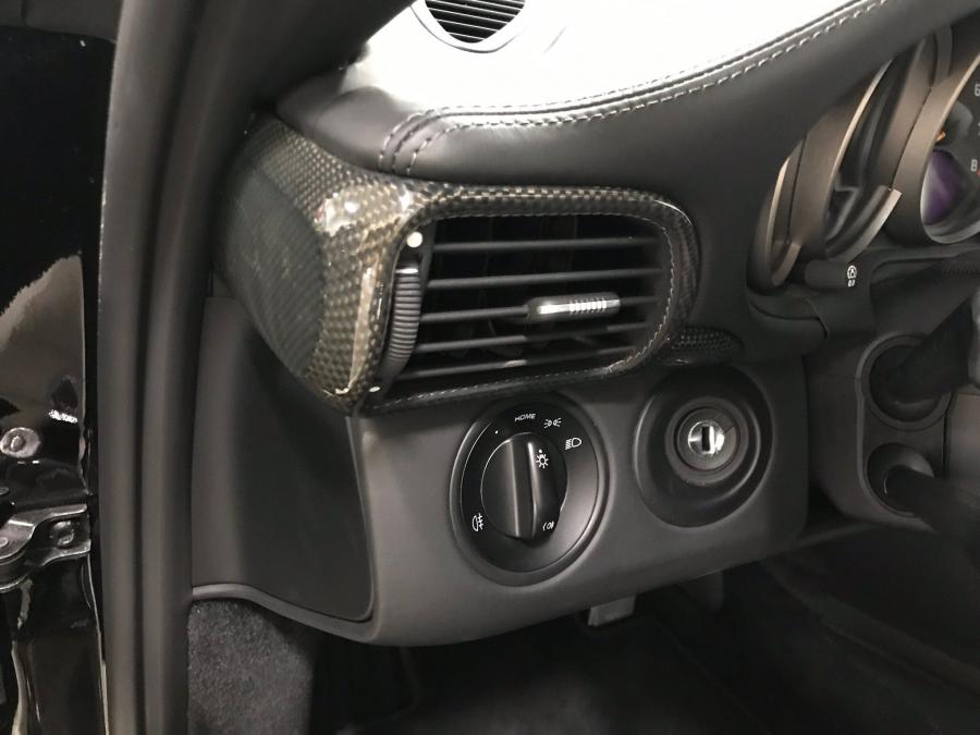 Детали интерьера Porsche 911 GT2 (997) 2008 года  (NA) (фото 52 из 107)